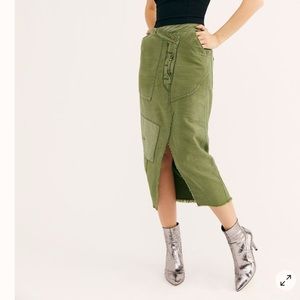 NWOT Free People Echo Midi Utility Skirt Z46-2